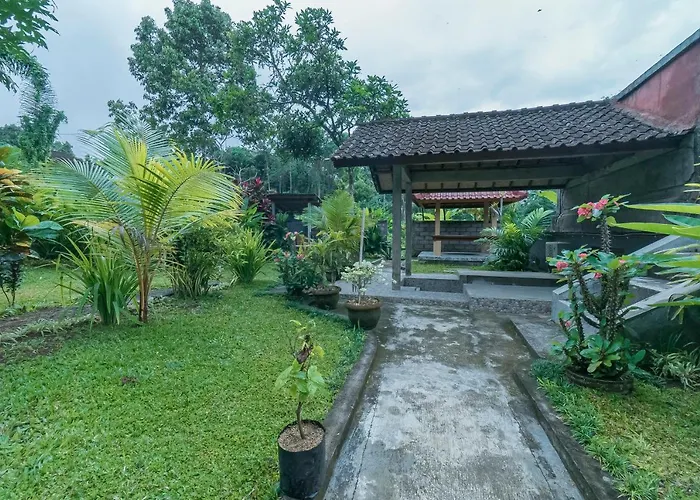 Vaneka Garden House Pensión